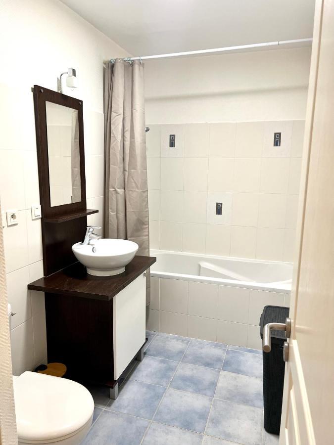 Lrx-0049 - Appartement Avec Exterieur Aytré Kültér fotó